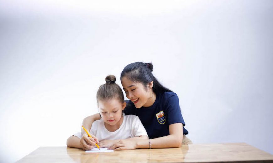 Khoá học luyện viết chữ đẹp tại Next Education